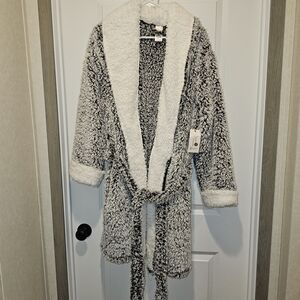 Secret Treasures Black and White Sherpa Robe